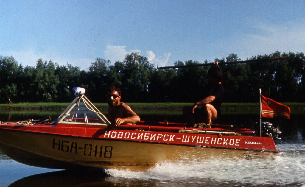 Ясный день на протоке.