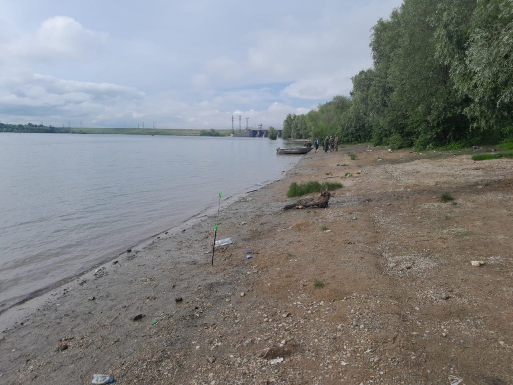 В выходные на Обь ГЭСе рыбоохраны больше чем рыбаков...