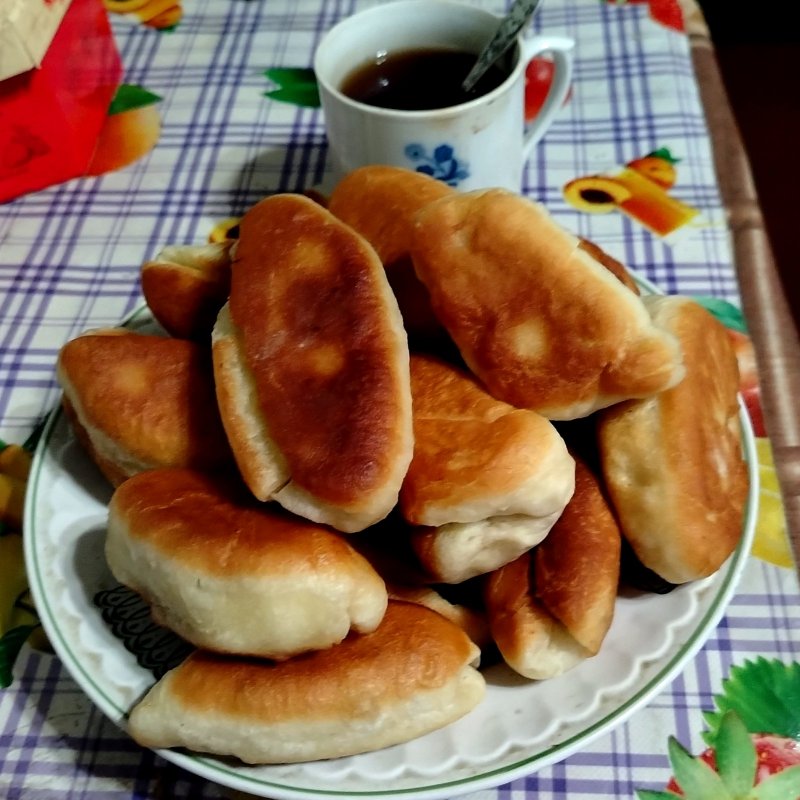 "Лещёвые" пирожки с пылу с жару.