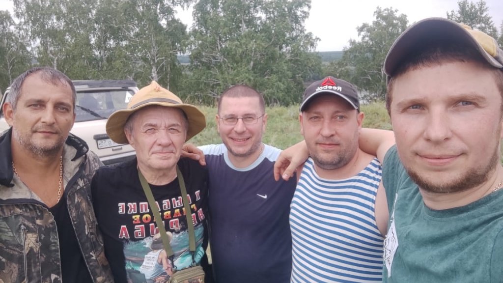 Как впятером на одной тачке ездили хищника ловить, да комаров покормить!