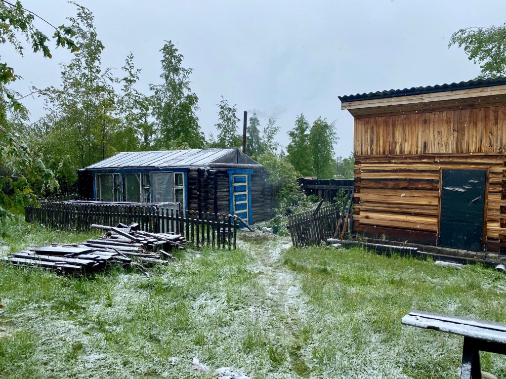 А у нас снежок с утра.
