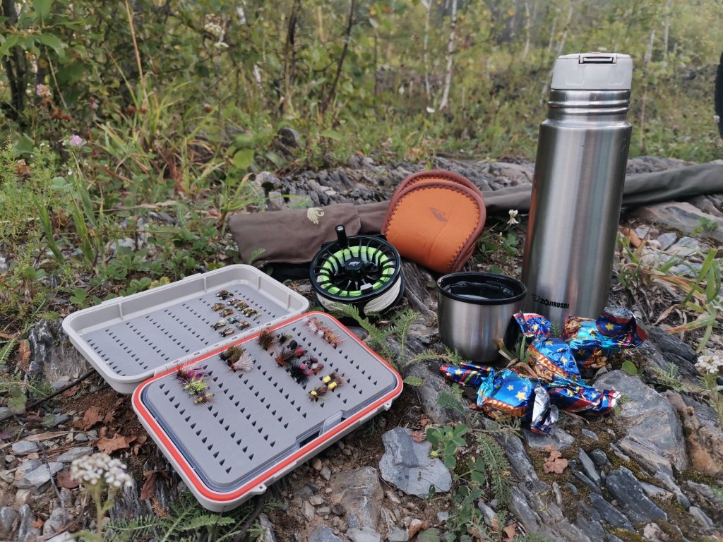 С рассветом у воды...
