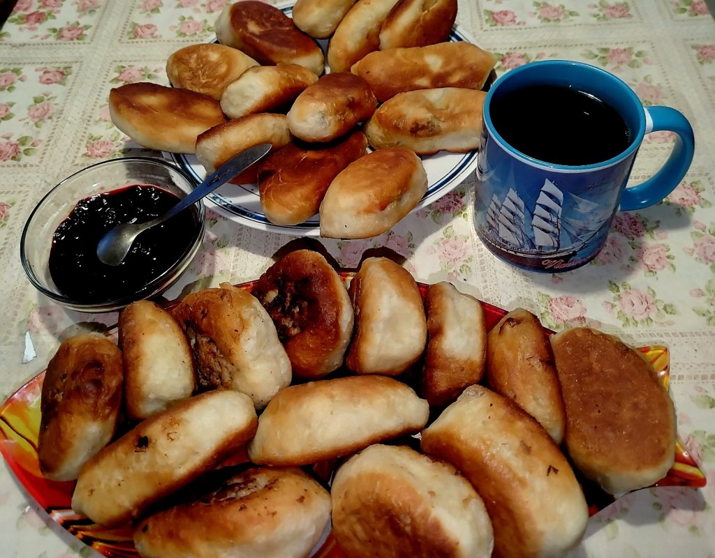 " Дом жив, пока в нём кипит чайник и пахнет пирогами".
