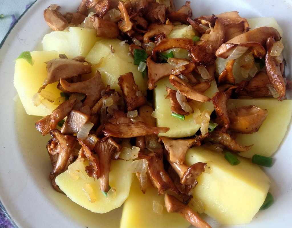 Картофель с лисичками