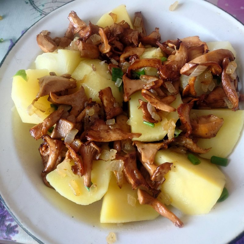 Картофель с лисичками