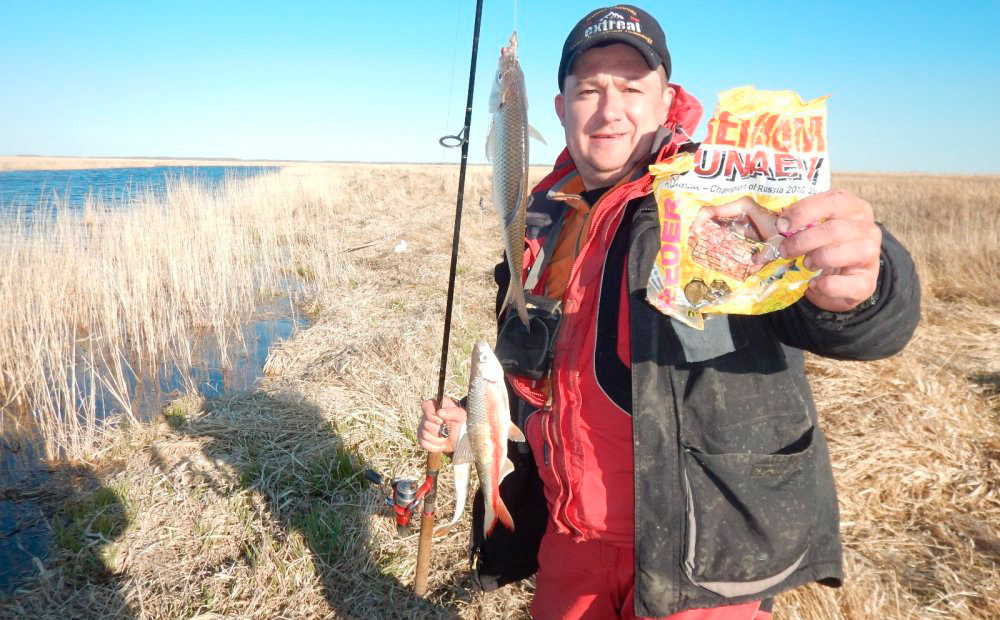 Рыбак на реке