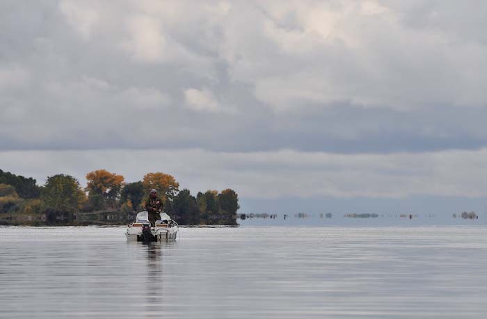 Золотая осень 2012 одинокая лодка